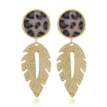 Load image into Gallery viewer, Olaru Vintage Europe Leopard Leaf Stud Earring
