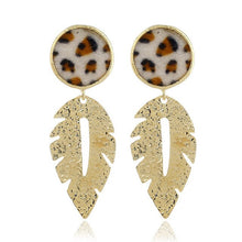 Load image into Gallery viewer, Olaru Vintage Europe Leopard Leaf Stud Earring
